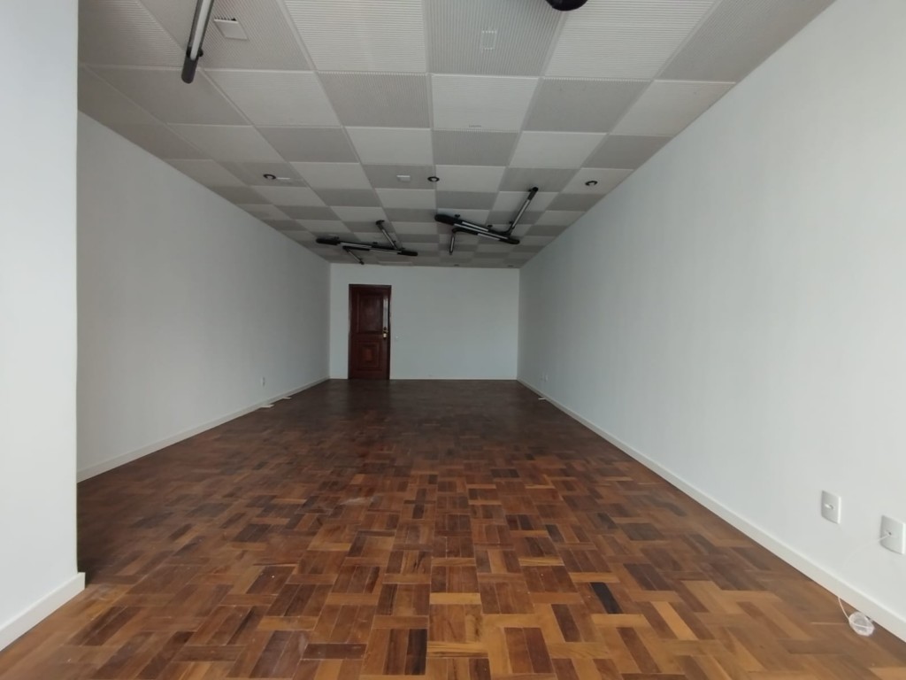 Imovel Comercial para locacao no Centro em Curitiba com 63,00m² por R$ 950,00