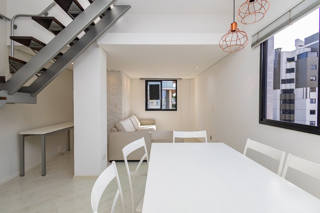 Apartamento para locacao no Centro em Curitiba com 97,74m² por R$ 2.800,00