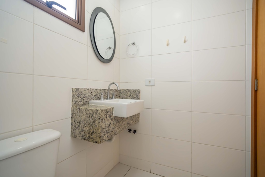 Apartamento para locacao no Centro em Curitiba com 49,74m² por R$ 2.200,00