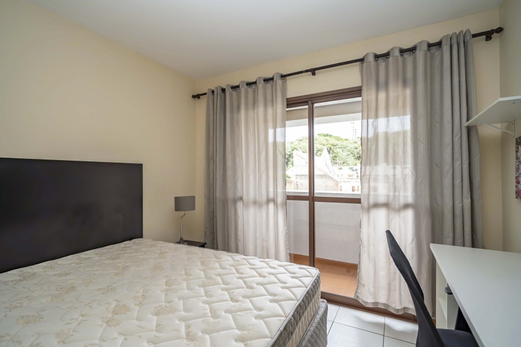 Apartamento para locacao no Centro em Curitiba com 49,74m² por R$ 2.200,00