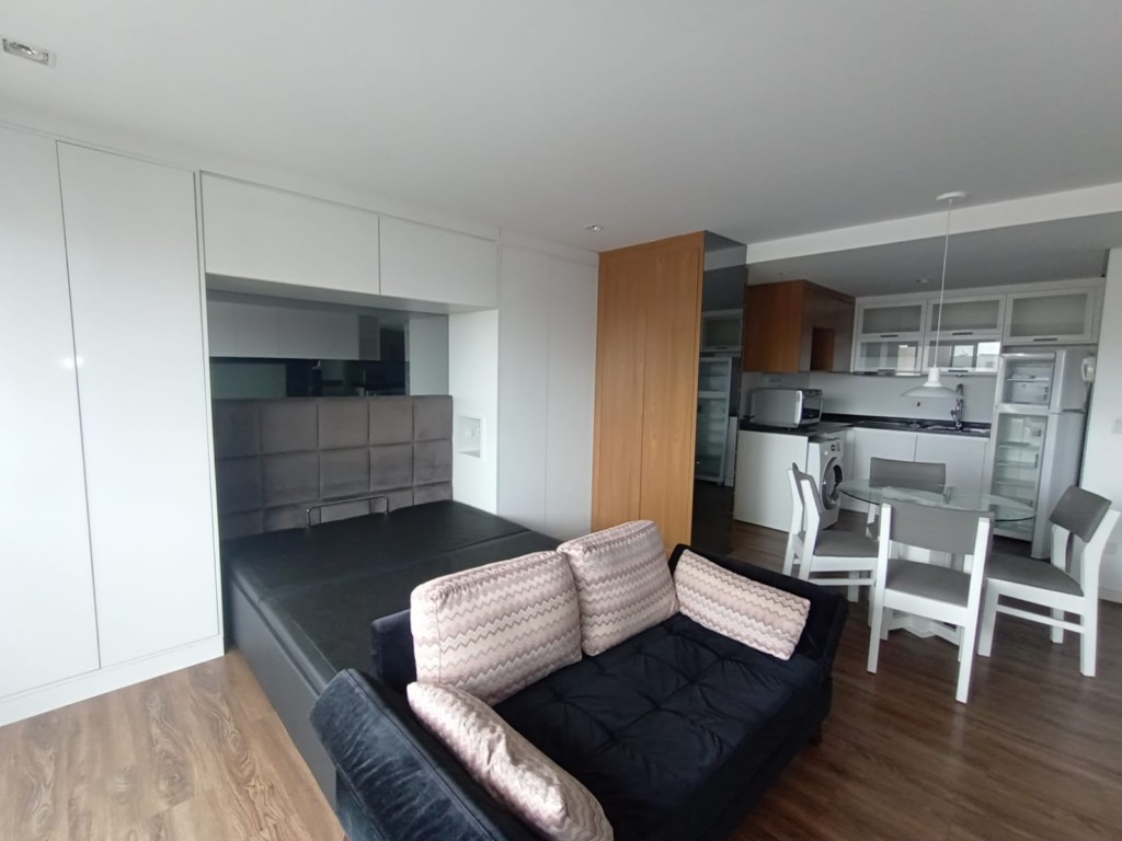 Apartamento para locacao no Centro em Curitiba com 93,92m² por R$ 2.700,00