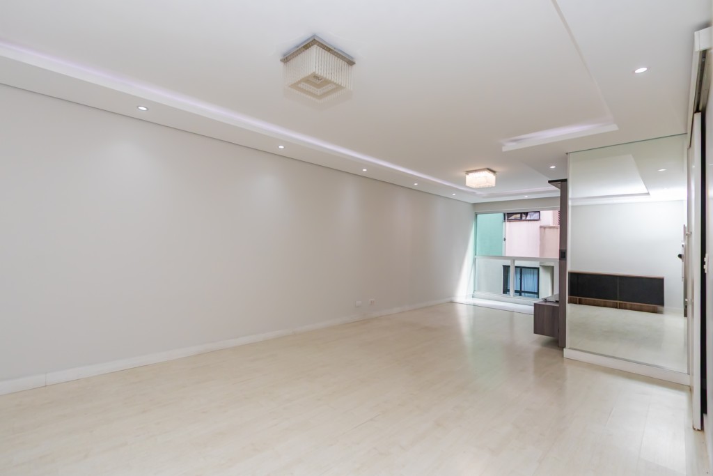 Apartamento para locacao no Portao em Curitiba com 77,43m² por R$ 2.700,00