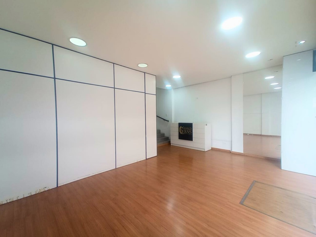 Loja para locacao no Centro em Curitiba com 117,00m² por R$ 5.400,00