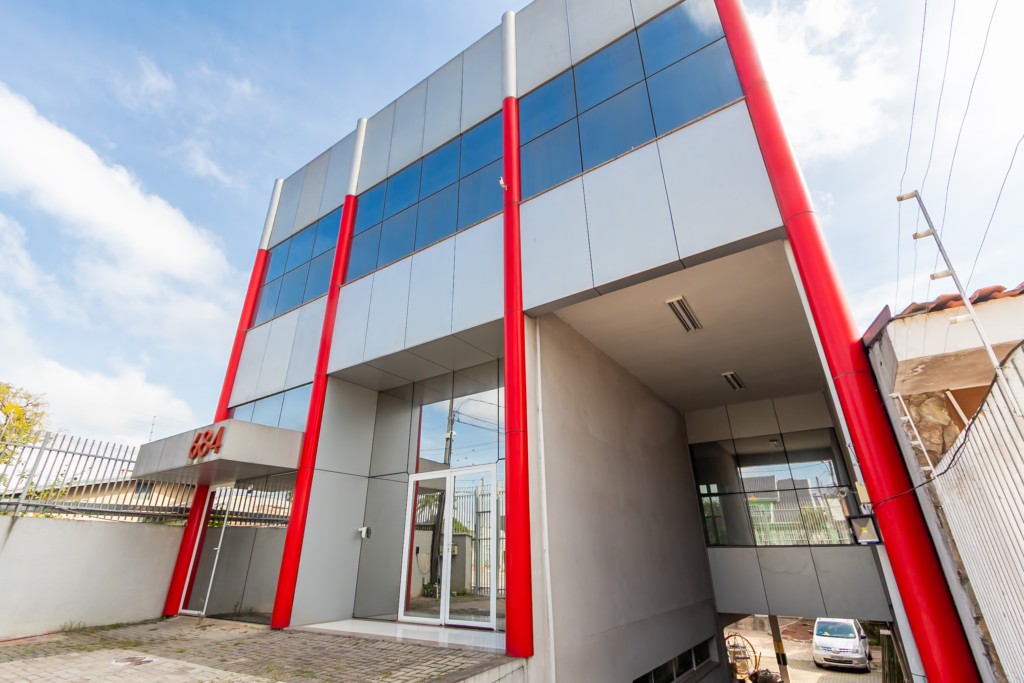 Loja para locacao no Xaxim em Curitiba com 110,00m² por R$ 3.400,00