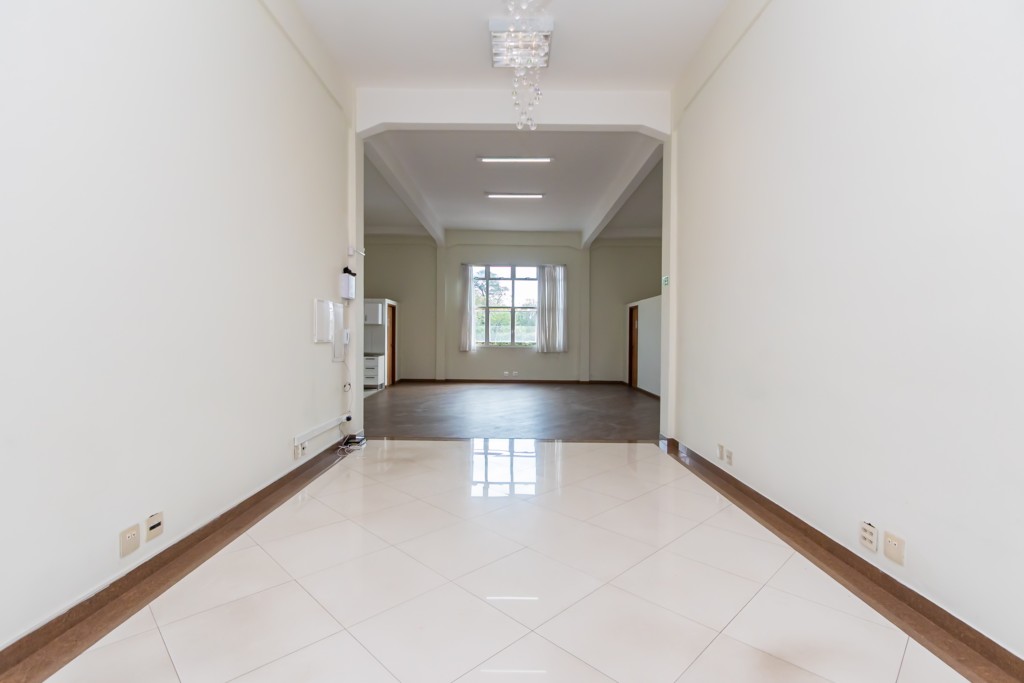 Loja para locacao no Xaxim em Curitiba com 110,00m² por R$ 3.400,00