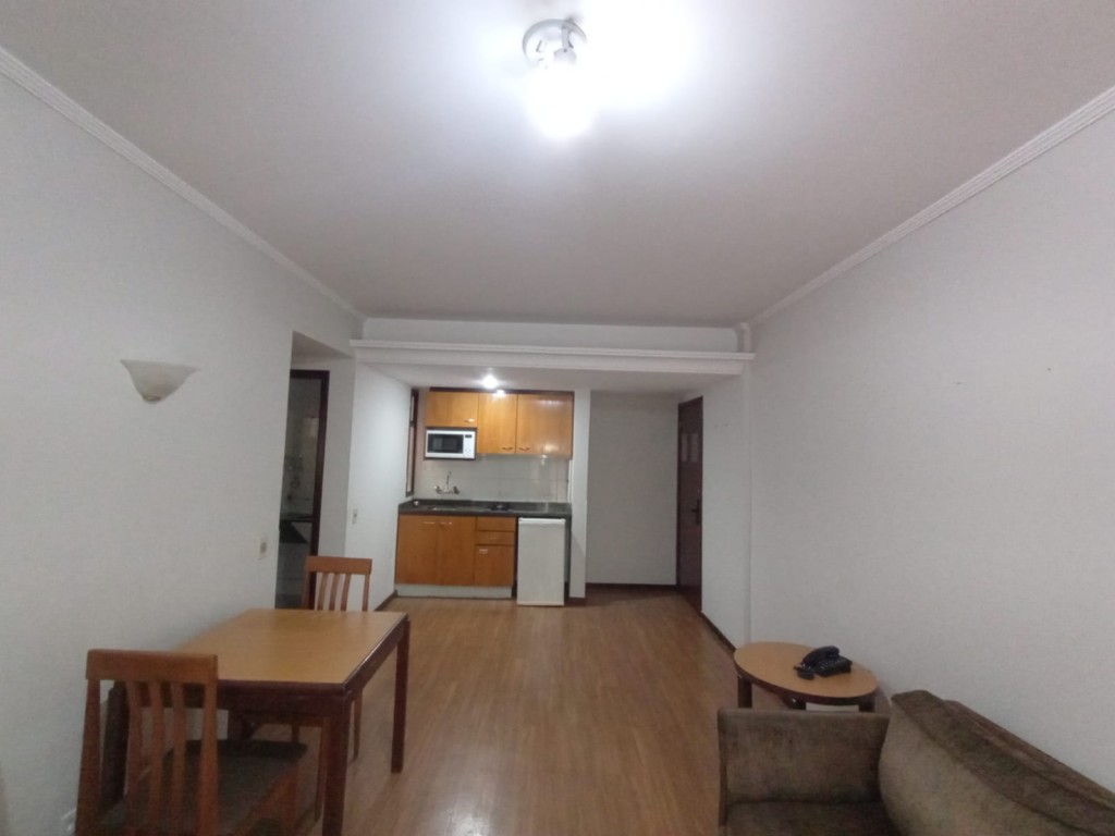Apartamento para locacao no Centro em Curitiba com 84,44m² por R$ 1.800,00