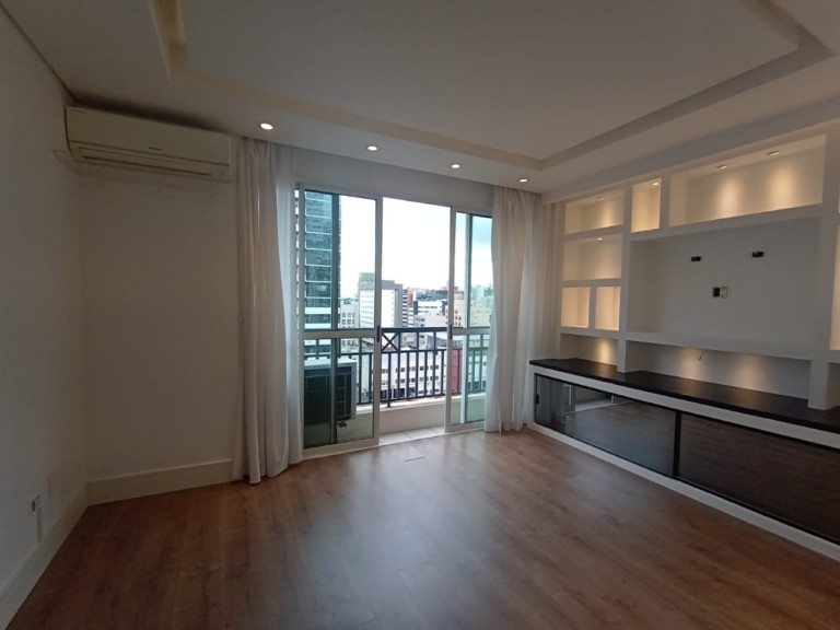 Apartamento para locacao no Centro em Curitiba com 173,31m² por R$ 4.950,00