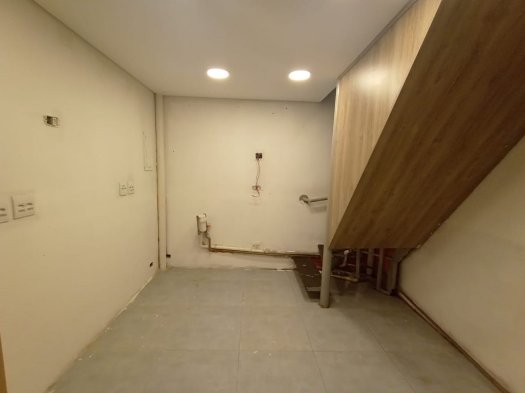 Loja para locacao no Centro em Curitiba com 115,60m² por R$ 2.000,00