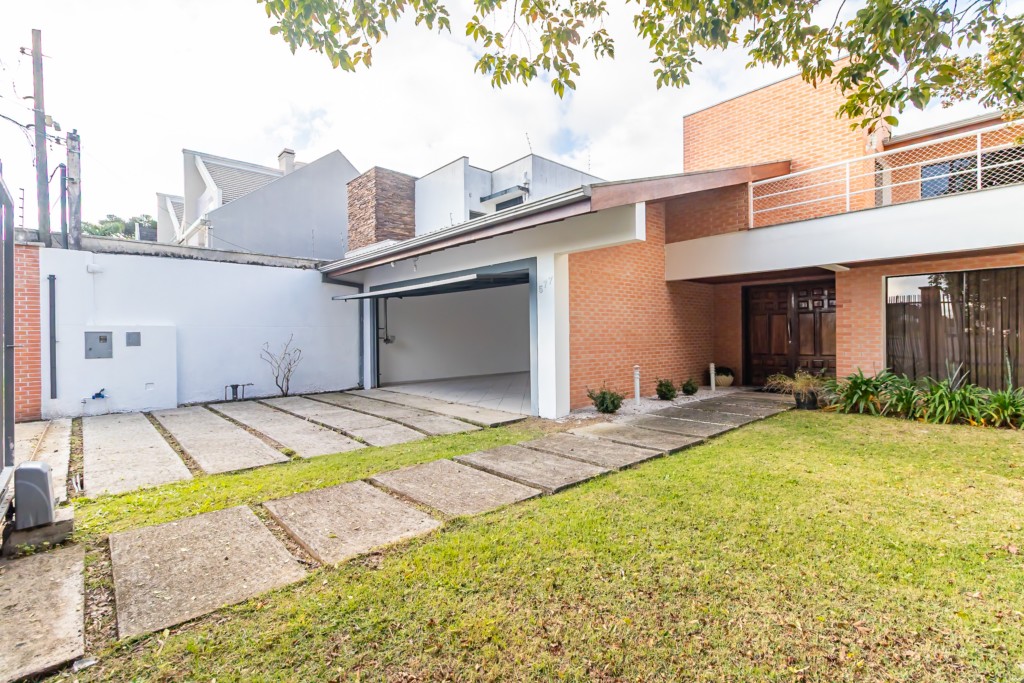 Casa Residencial para locacao no Guabirotuba em Curitiba com 357,50m² por R$ 6.000,00