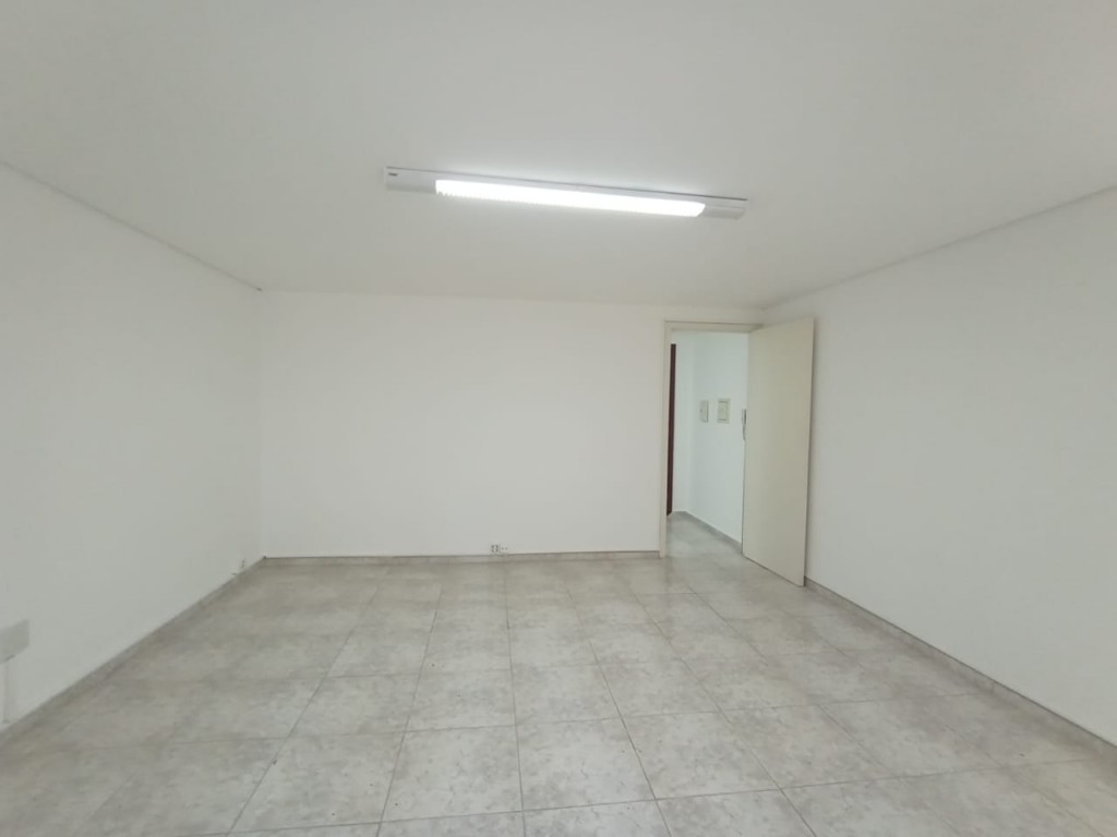 Imovel Comercial para locacao no Agua Verde em Curitiba com 68,00m² por R$ 1.200,00