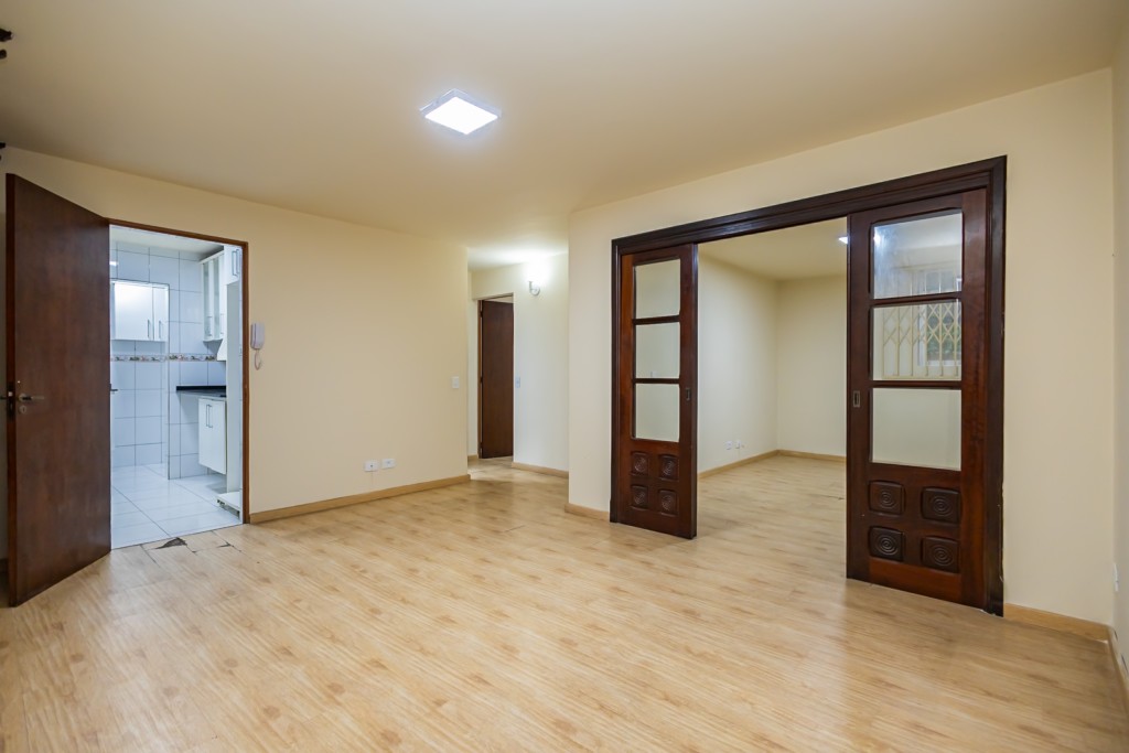 Apartamento para locacao no Cristo Rei em Curitiba com 76,95m² por R$ 2.000,00