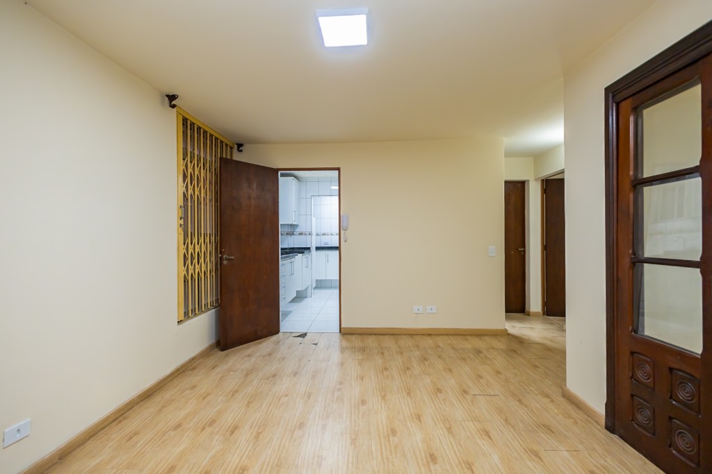 Apartamento para locacao no Cristo Rei em Curitiba com 76,95m² por R$ 2.000,00