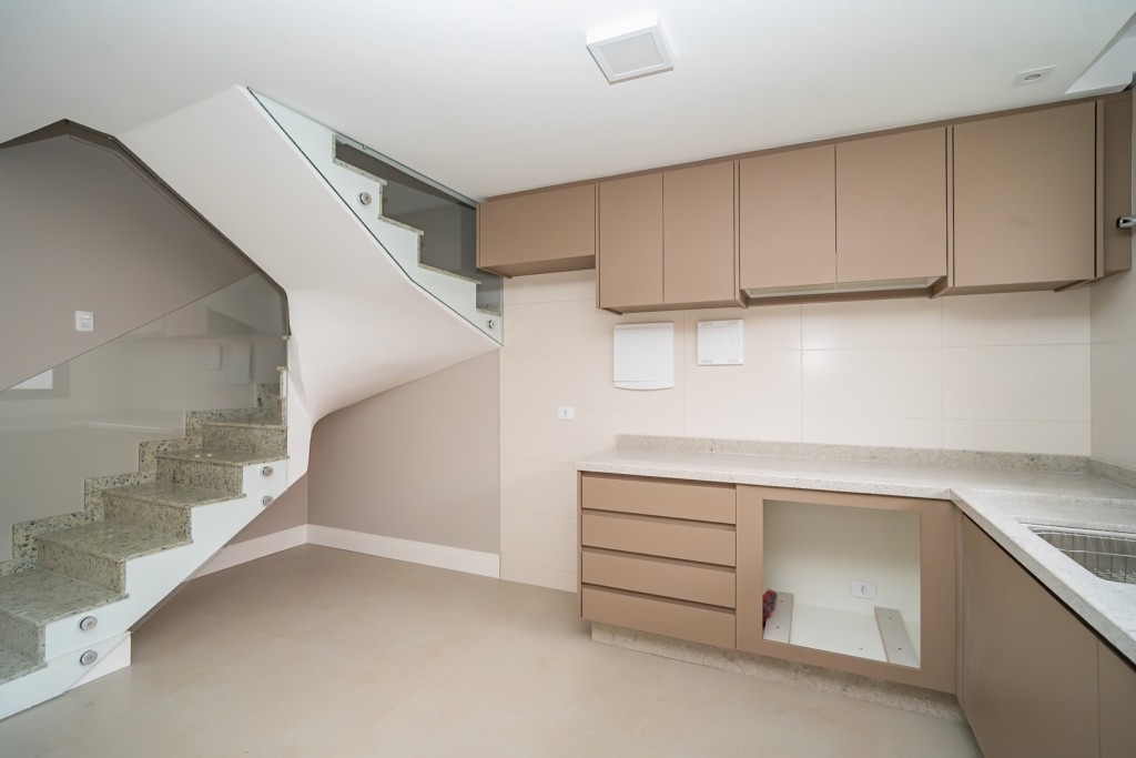 Sobrado para locacao no Guabirotuba em Curitiba com 167,84m² por R$ 5.500,00