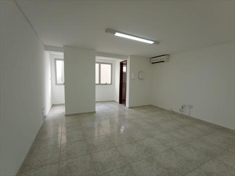 Imovel Comercial para locacao no Agua Verde em Curitiba com 68,00m² por R$ 1.200,00