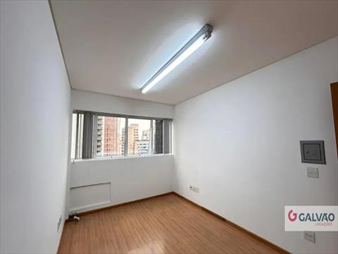 Imóveis Comerciais para locacao no Centro em Curitiba com 19m² por R$ 750,00