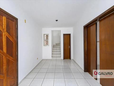 Sobrado para locacao no Capão Raso em Curitiba com 100m² por R$ 2.300,00