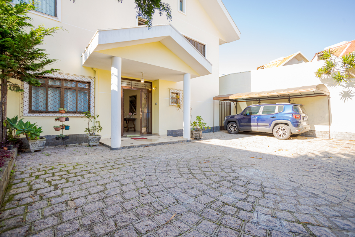 Casa para venda no Parolin em Curitiba com 679,13m² por R$ 2.290.000,00