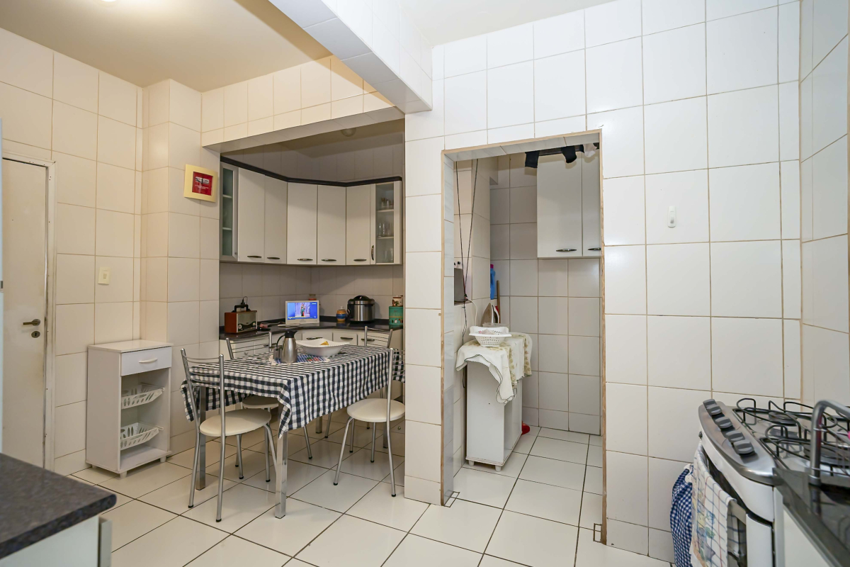 Apartamento para venda no Centro em Curitiba com 140,00m² por R$ 450.000.000,00