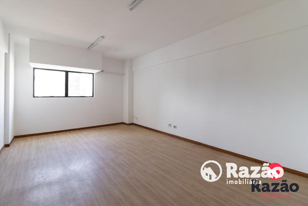 Imovel Comercial para locacao no Centro em Curitiba com 67,43m² por R$ 900,00