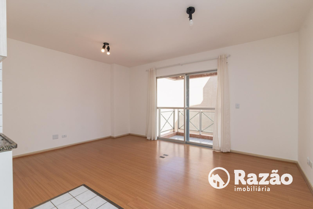 Kitinete para locacao no Centro em Curitiba com 42,50m² por R$ 1.200,00