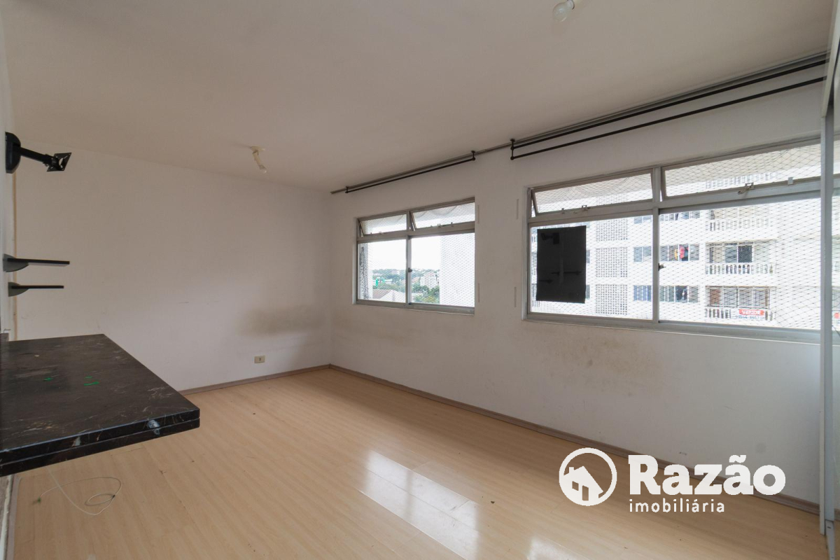 Kitinete para locacao no Cristo Rei em Curitiba com 41,32m² por R$ 700,00