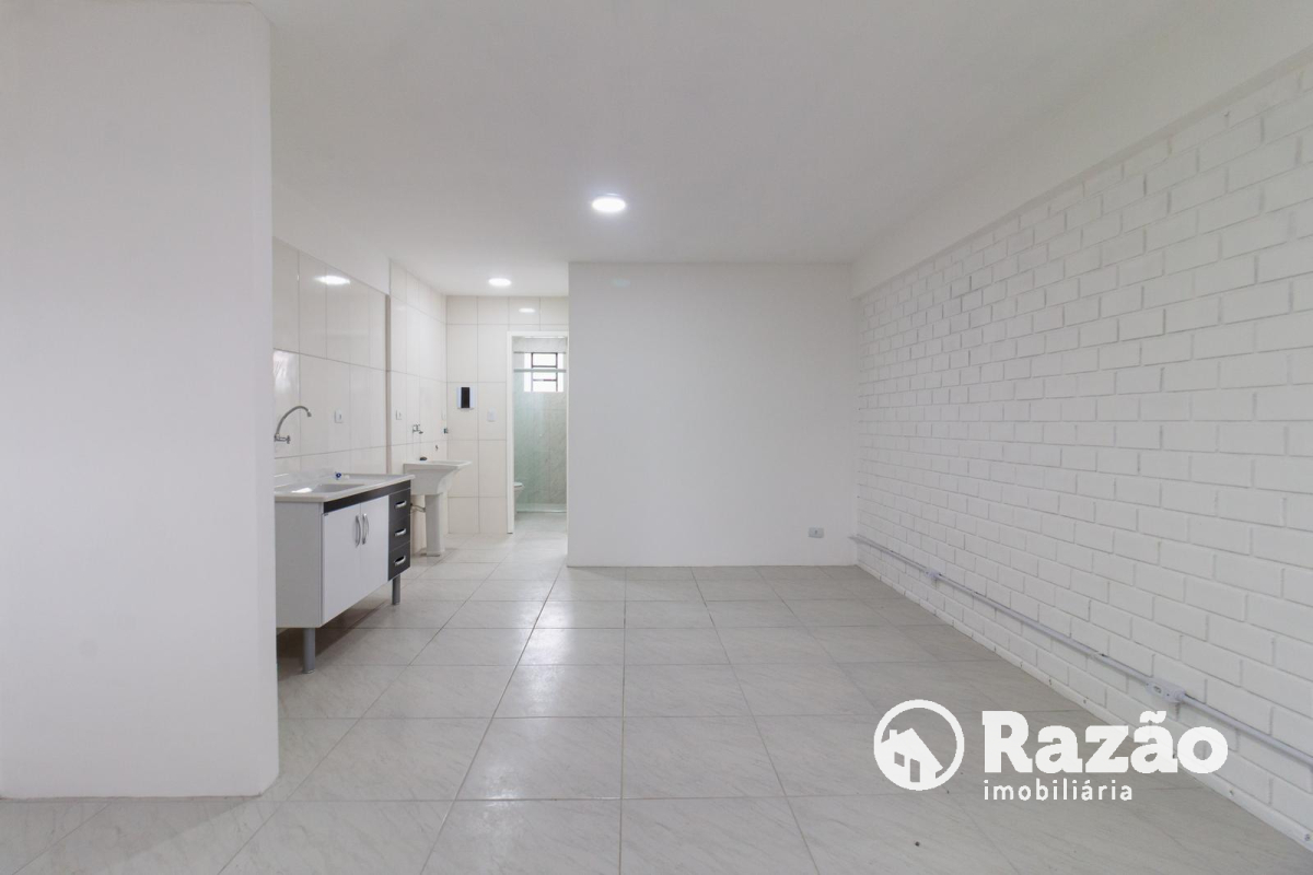 Kitinet para locacao no Hauer em Curitiba com 0m² por R$ 1.300,00