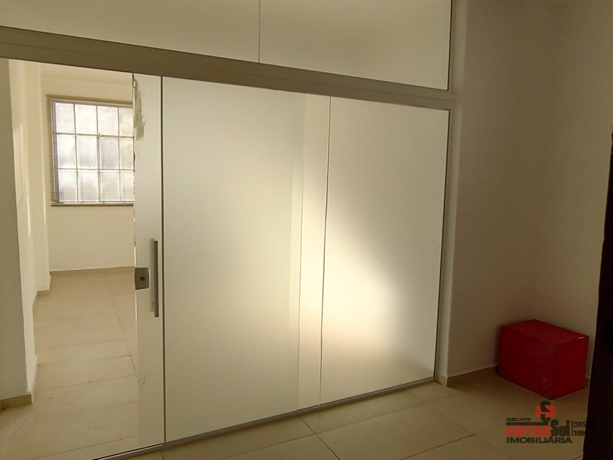 Imovel Comercial para locacao no Centro em Curitiba com 30m² por R$ 900,00