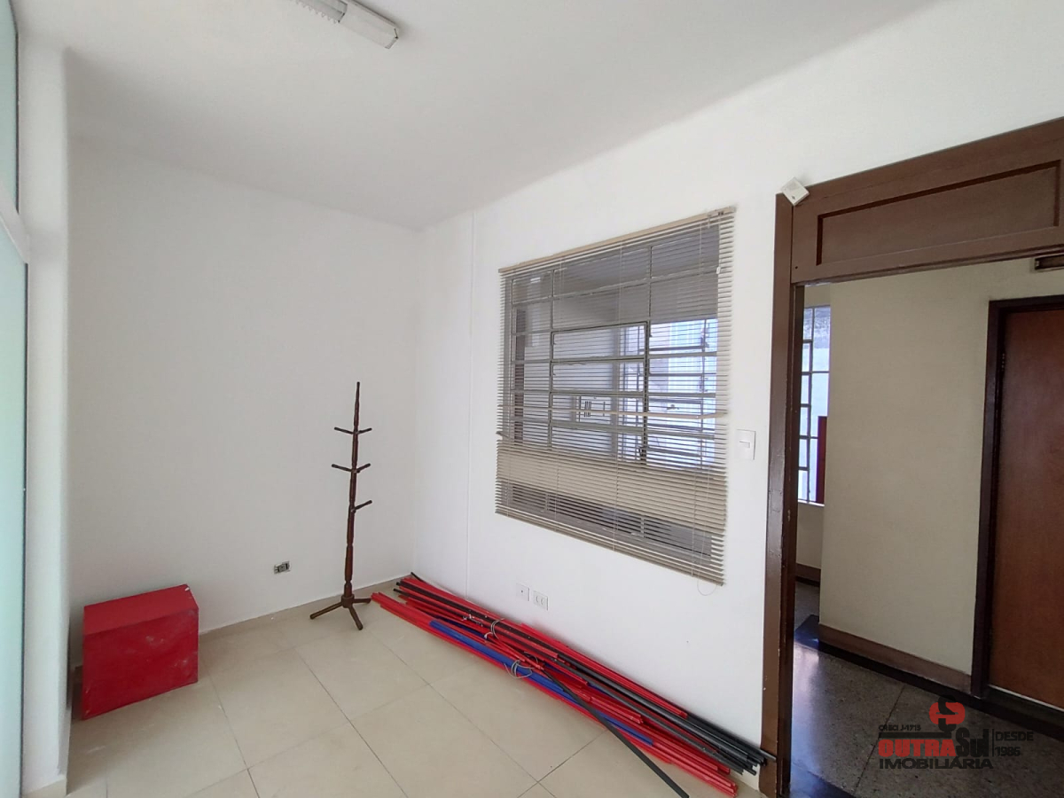 Imovel Comercial para locacao no Centro em Curitiba com 30m² por R$ 900,00