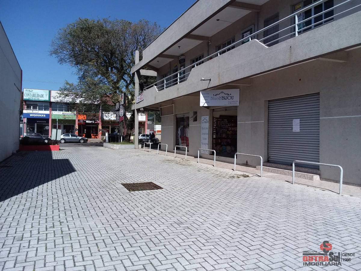 Loja para locacao no Novo Mundo em Curitiba com 90,00m² por R$ 2.500,00
