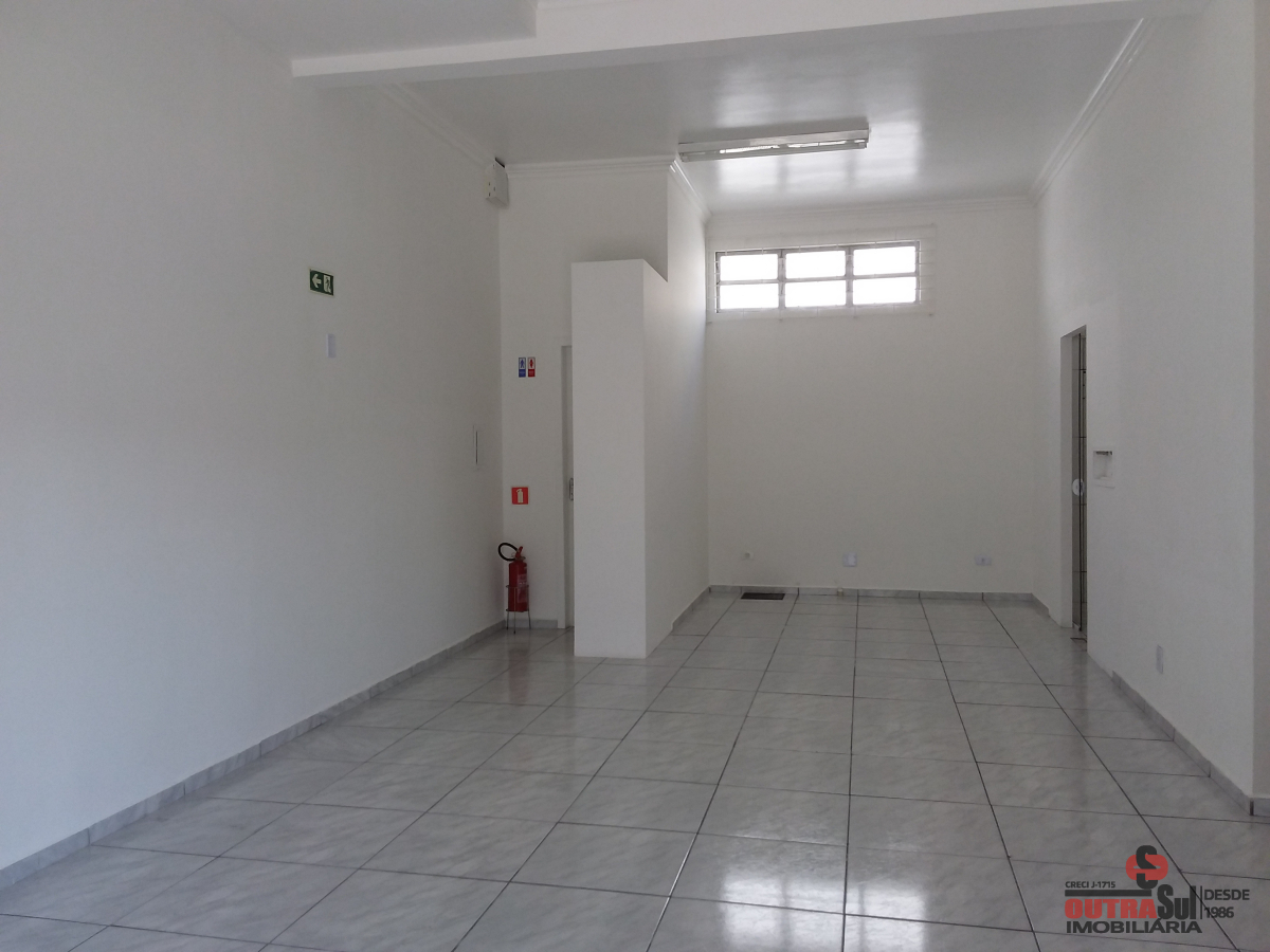 Loja para locacao no Novo Mundo em Curitiba com 90,00m² por R$ 2.500,00
