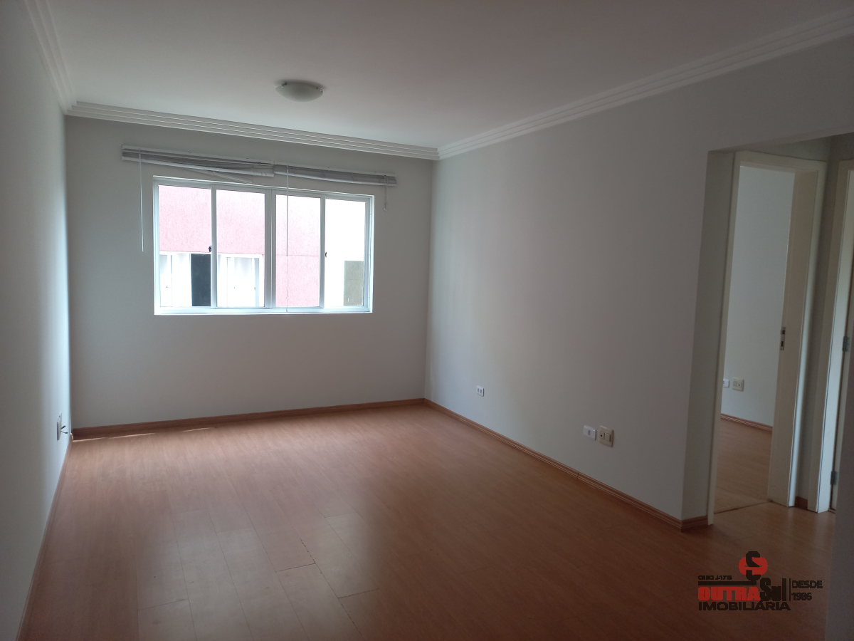 Apartamento para locacao no Capão Raso em Curitiba com 80,00m² por R$ 1.600,00
