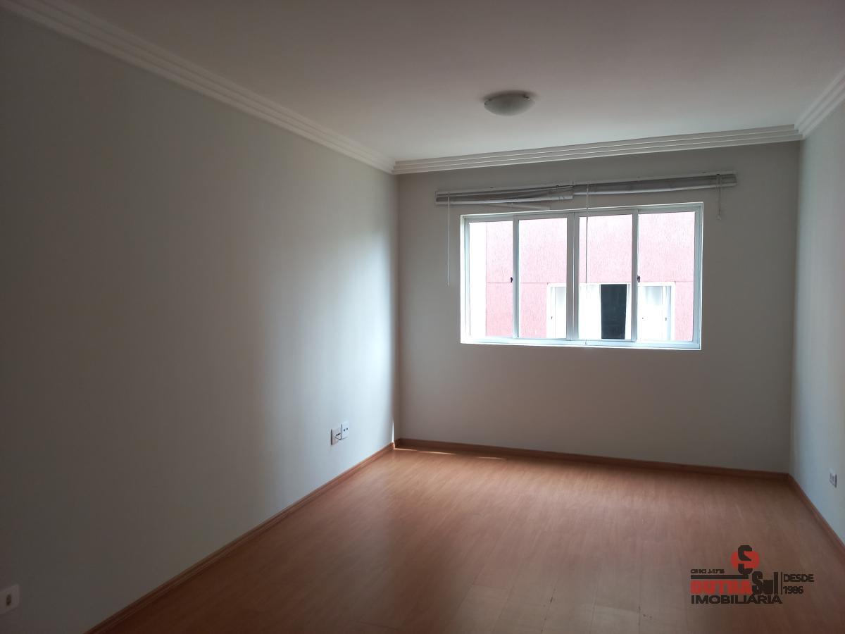 Apartamento para locacao no Capão Raso em Curitiba com 80,00m² por R$ 1.600,00