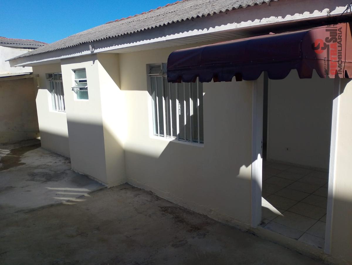 Casa Residencial para locacao no Xaxim em Curitiba com 0m² por R$ 1.350,00