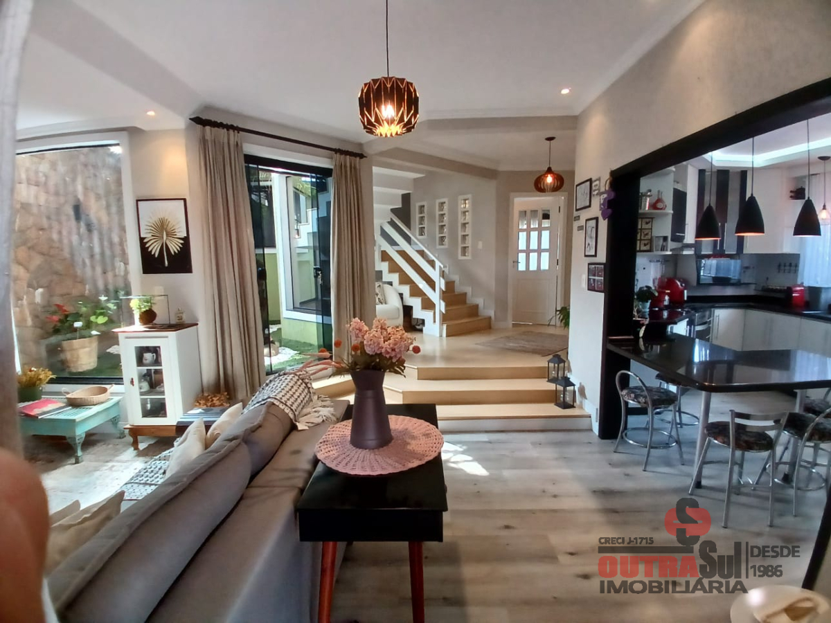 Casa Residencial para venda no Capão Raso em Curitiba com 275m² por R$ 1.400.000,00