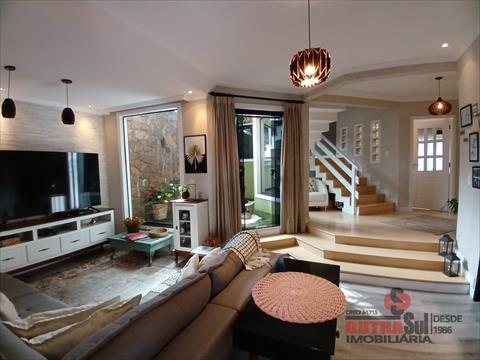 Casa Residencial para venda no Capão Raso em Curitiba com 275m² por R$ 1.400.000,00