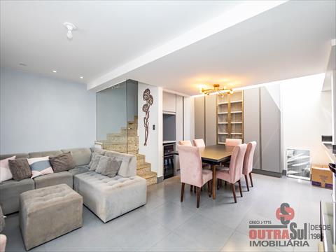 Sobrado para locacao no Capão Raso em Curitiba com 103m² por R$ 3.700,00