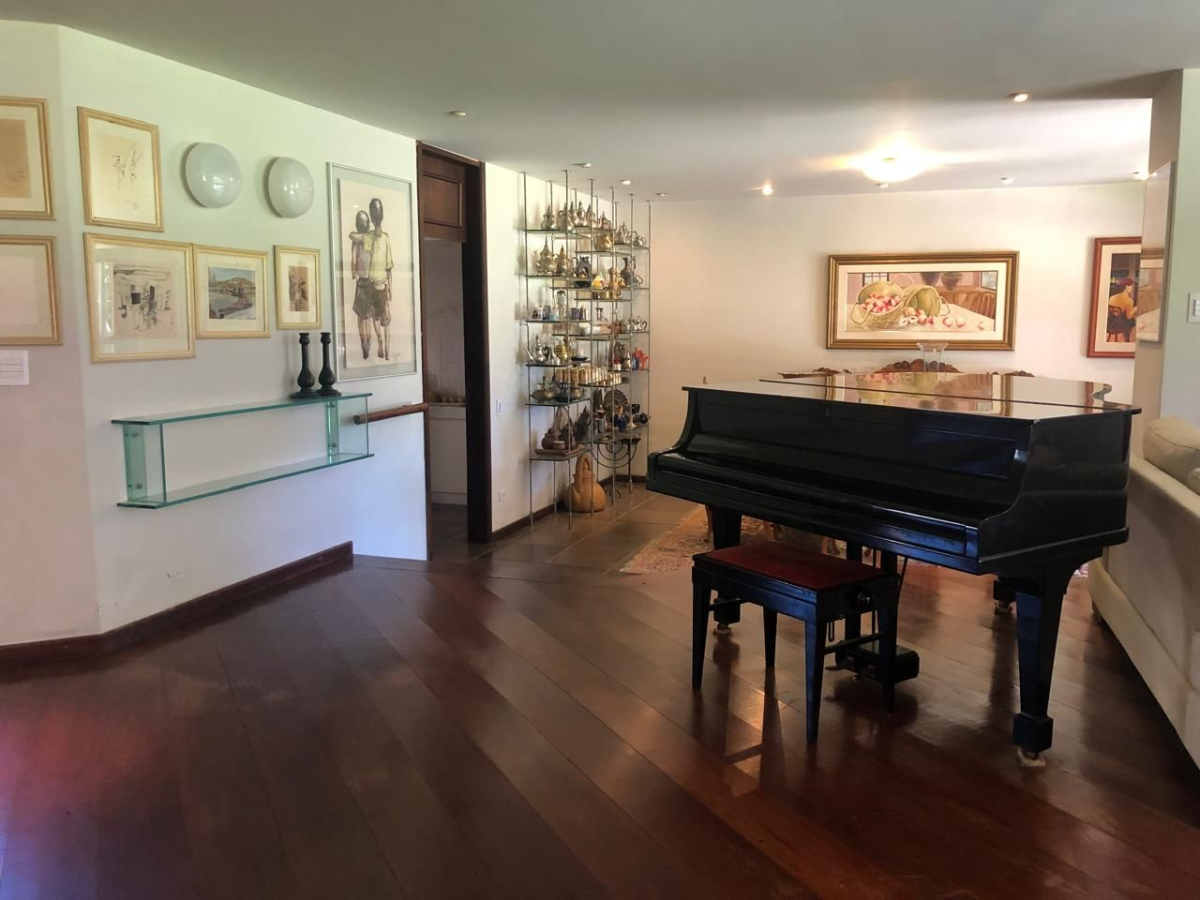Casa Residencial para venda no São Lourenço em Curitiba com 0,00m² por R$ 3.300.000,00