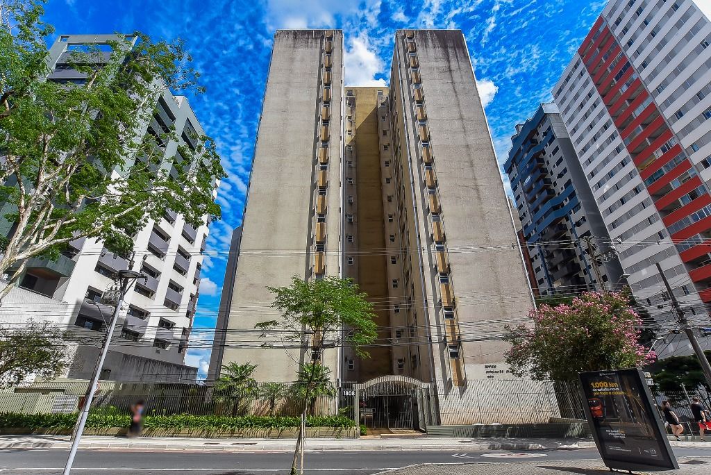 Apartamento para locacao no Bigorrilho em Curitiba com 164,00m² por R$ 2.700,00