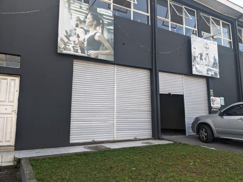Loja para locacao no Xaxim em Curitiba com 185,77m² por R$ 5.000,00