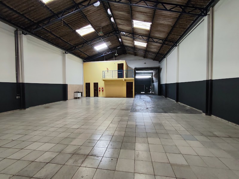 Galpão/armazém para locacao no Novo Mundo em Curitiba com 280,00m² por R$ 7.500,00