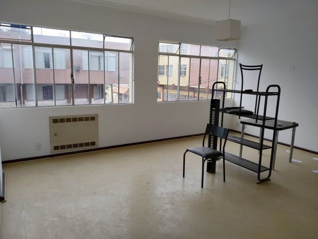 Apartamento para locacao no Centro em Curitiba com 124,00m² por R$ 3.000,00