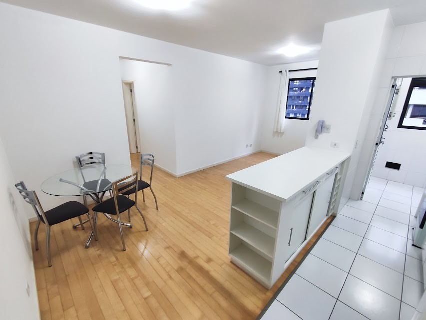Apartamento para locacao no Centro em Curitiba com 116,00m² por R$ 3.000,00