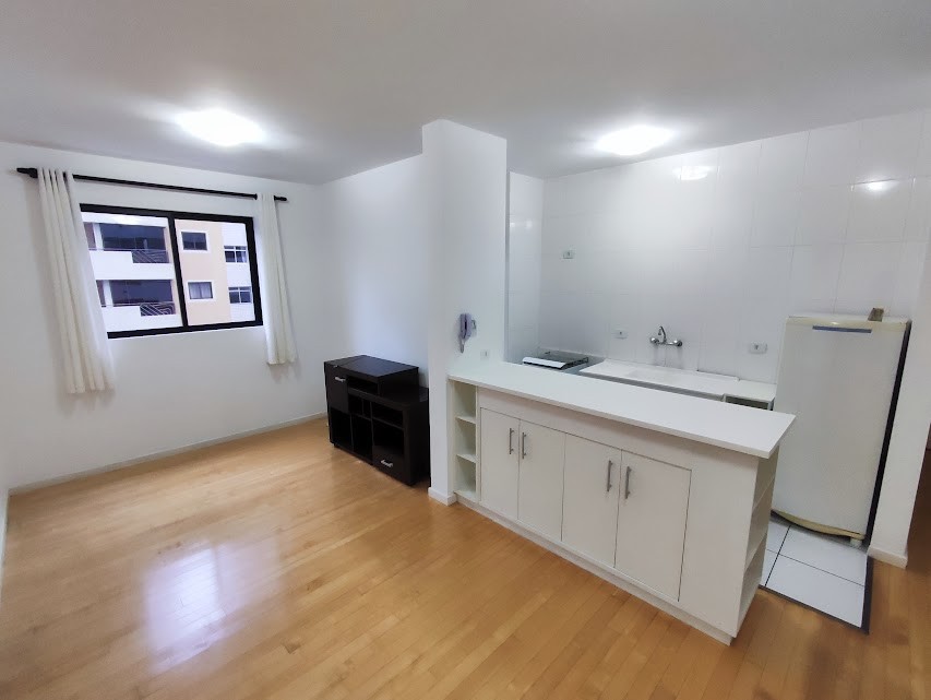 Apartamento para locacao no Centro em Curitiba com 116,00m² por R$ 3.000,00