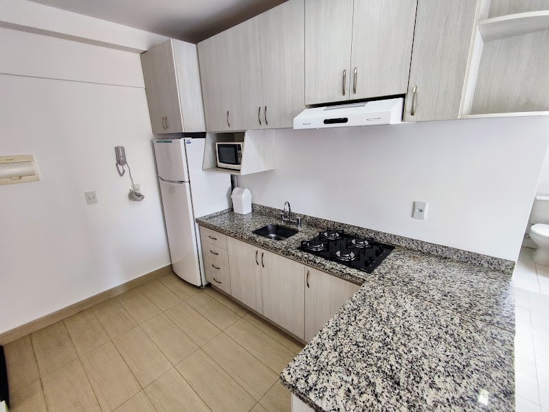 Apartamento para locacao no Centro em Curitiba com 61,00m² por R$ 2.400,00