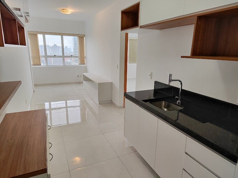 Apartamento para locacao no Centro em Curitiba com 60,00m² por R$ 2.400,00