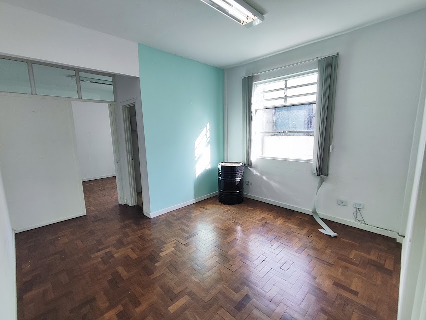 Imovel Comercial para locacao no Centro em Curitiba com 46,00m² por R$ 700,00