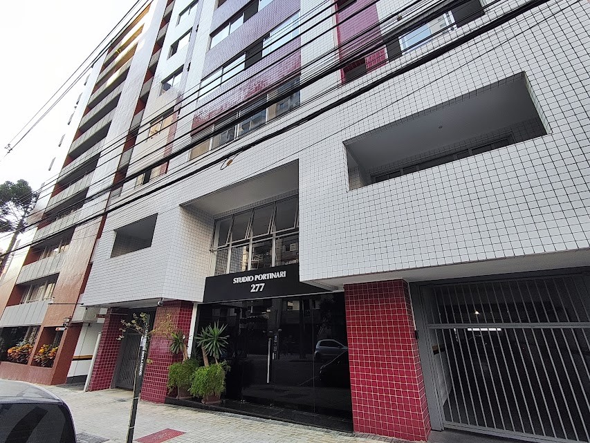 Kitinete para locacao no Centro em Curitiba com 45,00m² por R$ 1.875,00