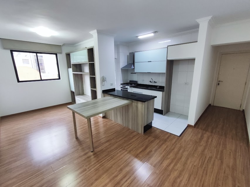Apartamento para locacao no Centro em Curitiba com 116,04m² por R$ 3.200,00