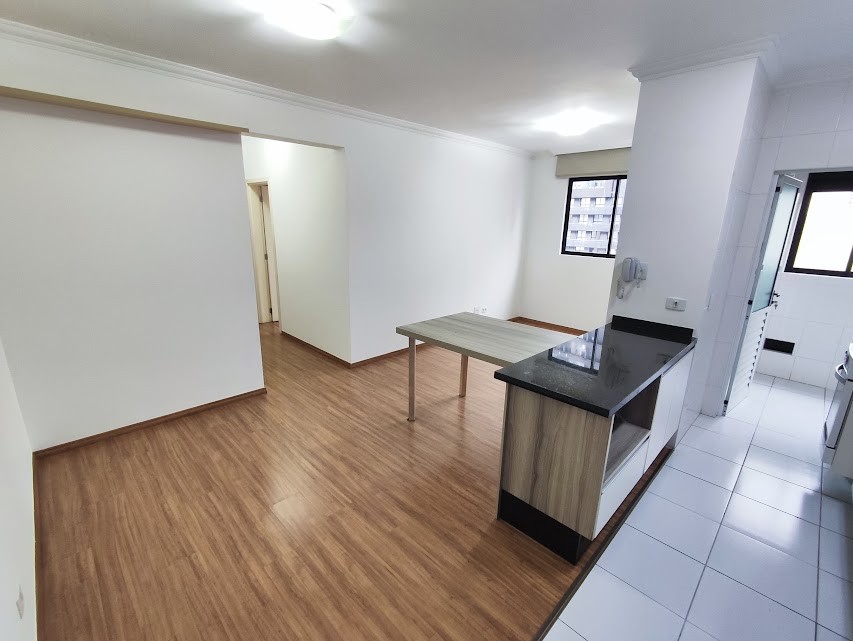 Apartamento para locacao no Centro em Curitiba com 116,04m² por R$ 3.200,00