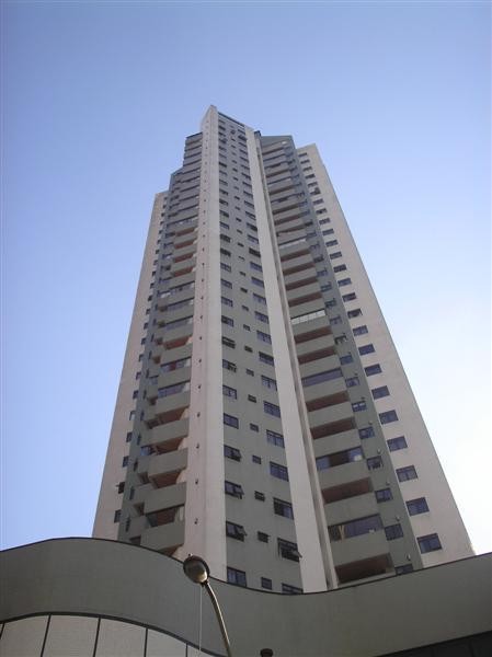 Apartamento para locacao no Centro em Curitiba com 67,14m² por R$ 2.000,00
